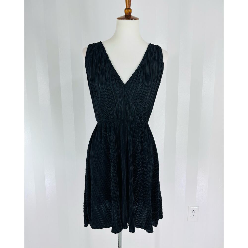 H&M DIVIDED Women’s Black Ruched Sleeveless V Neck Fit & Flare Dress Sz 6